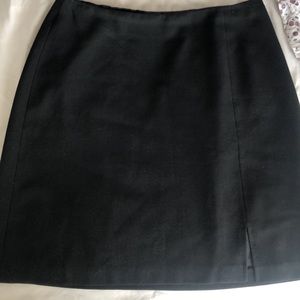 🖤 Club Monaco Skirt with Slit and Side Zipper - Size 6 🖤